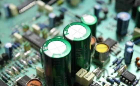 如何區(qū)別電容器的正負(fù)極？
